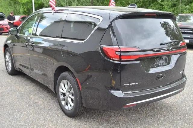 2027 Chrysler Pacifica Select AWD