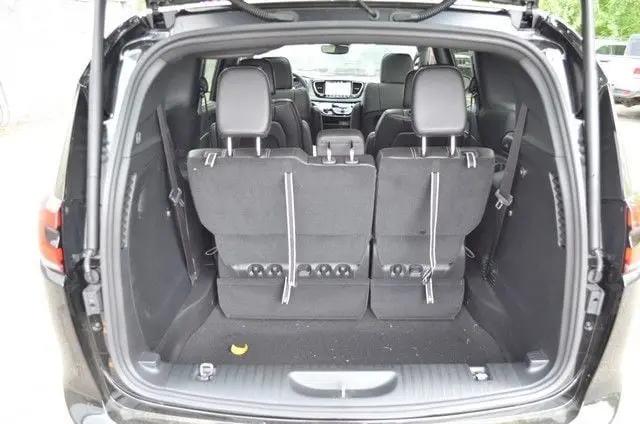 2027 Chrysler Pacifica Select AWD