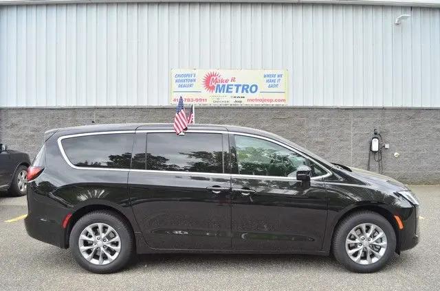 2027 Chrysler Pacifica Select AWD
