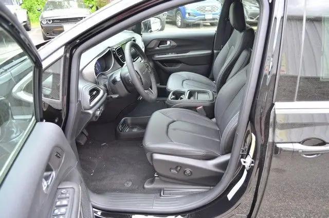 2027 Chrysler Pacifica Select AWD
