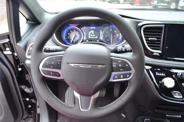 2027 Chrysler Pacifica Select AWD