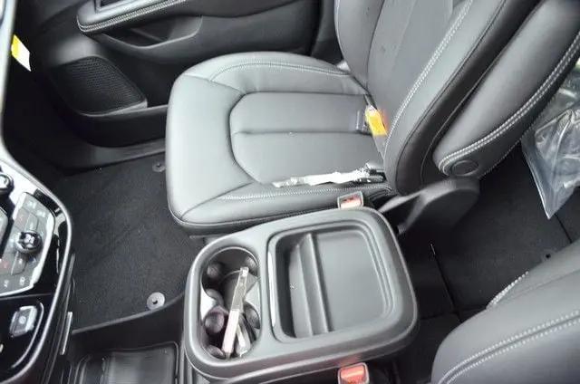 2027 Chrysler Pacifica Select AWD