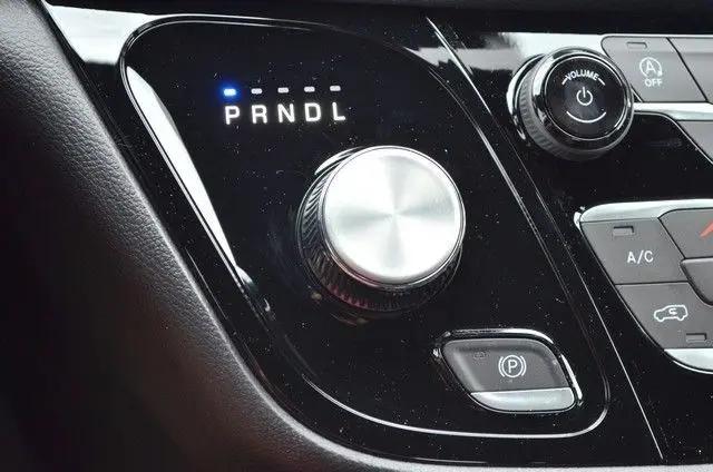 2027 Chrysler Pacifica Select AWD