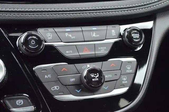 2027 Chrysler Pacifica Select AWD