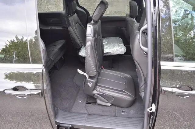 2027 Chrysler Pacifica Select AWD