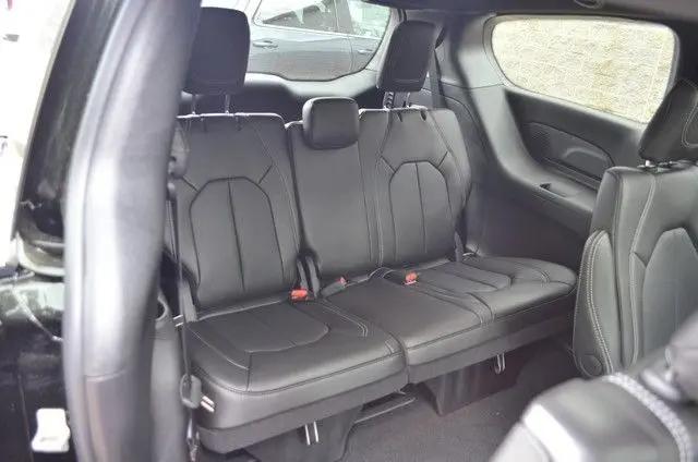 2027 Chrysler Pacifica Select AWD