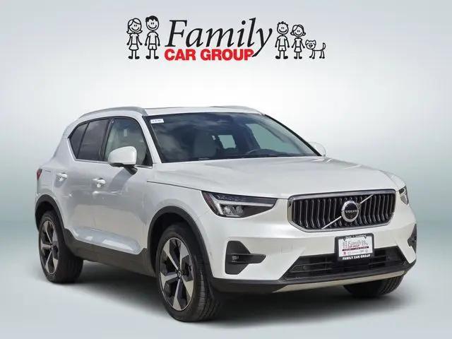 2023 Volvo XC40 B5 Ultimate Bright Theme