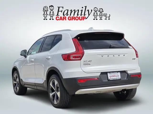 2023 Volvo XC40 B5 Ultimate Bright Theme
