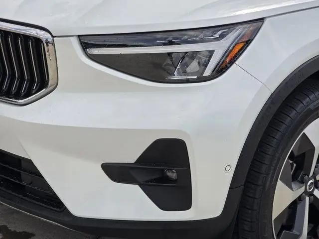 2023 Volvo XC40 B5 Ultimate Bright Theme