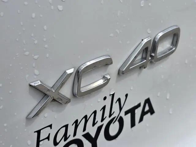 2023 Volvo XC40 B5 Ultimate Bright Theme