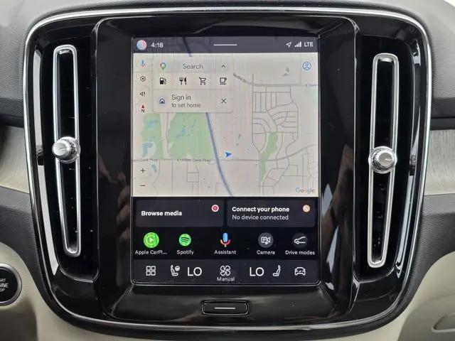 2023 Volvo XC40 B5 Ultimate Bright Theme