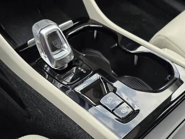 2023 Volvo XC40 B5 Ultimate Bright Theme