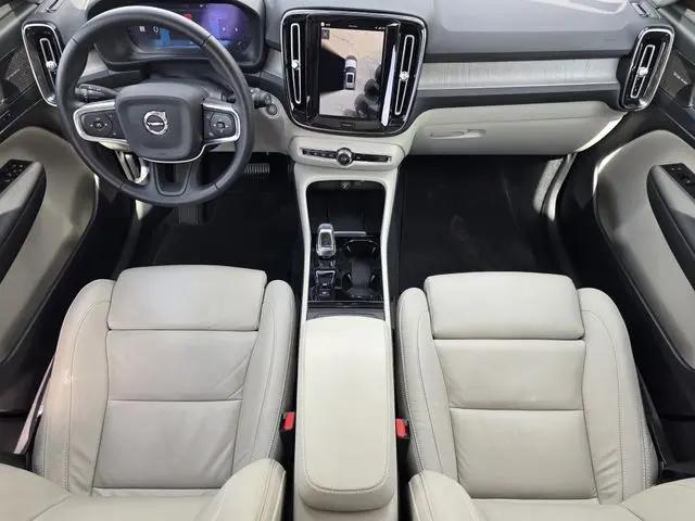 2023 Volvo XC40 B5 Ultimate Bright Theme