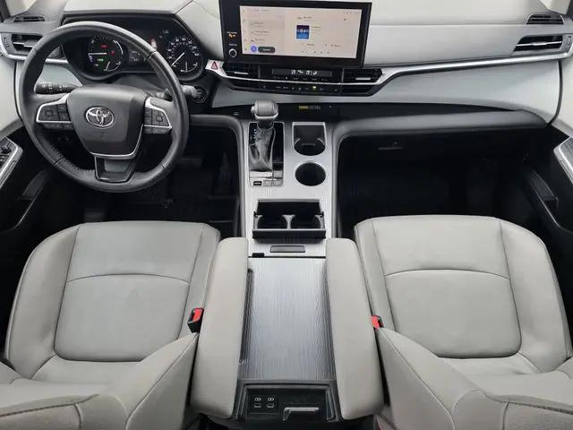 2025 Toyota Sienna XLE