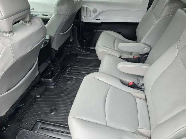 2025 Toyota Sienna XLE