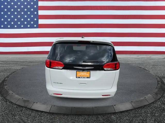 2023 Chrysler Voyager LX
