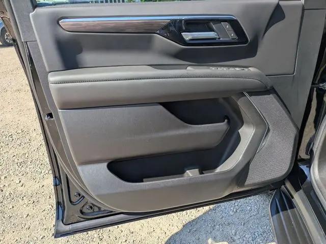 2026 Chevrolet Suburban LS, 4WD