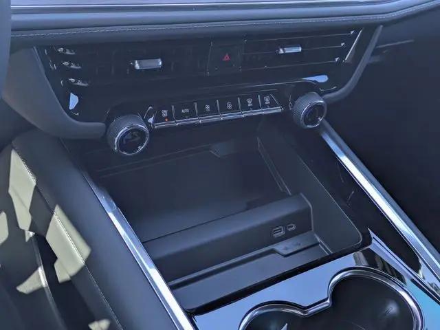 2026 Chevrolet Suburban LS, 4WD