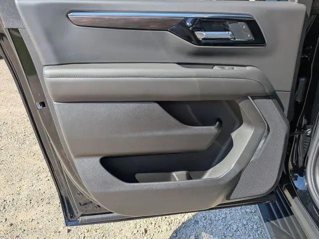 2026 Chevrolet Suburban LS, 4WD