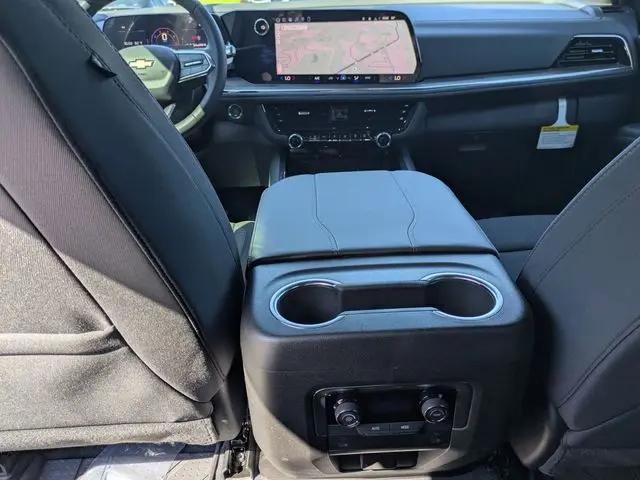 2026 Chevrolet Suburban LS, 4WD