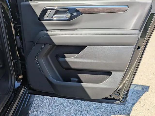 2026 Chevrolet Suburban LS, 4WD