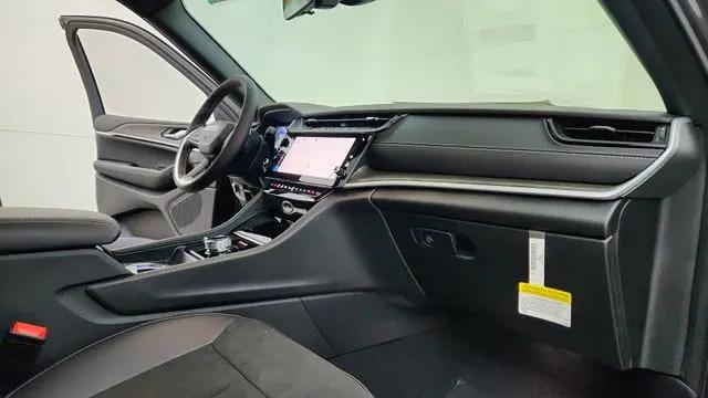 2026 Jeep Grand Cherokee L Altitude 4x4