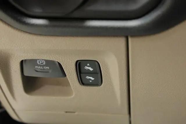 2021 Ram 1500 Big Horn Crew Cab 4x2 5'7" Box