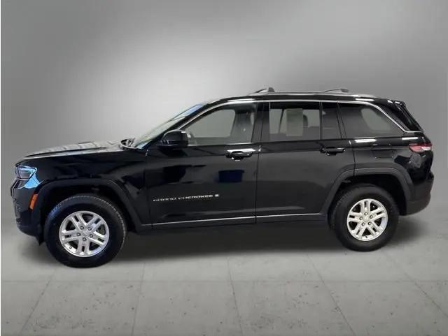 2023 Jeep Grand Cherokee Laredo 4x4