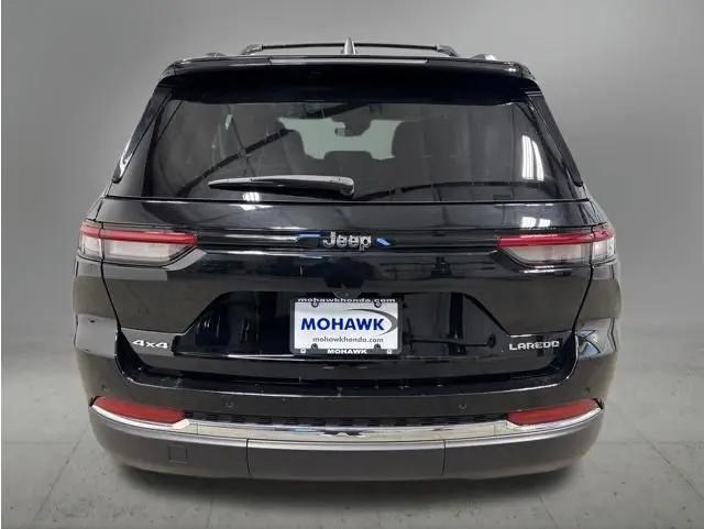 2023 Jeep Grand Cherokee Laredo 4x4