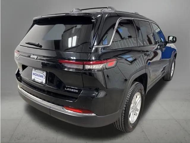 2023 Jeep Grand Cherokee Laredo 4x4