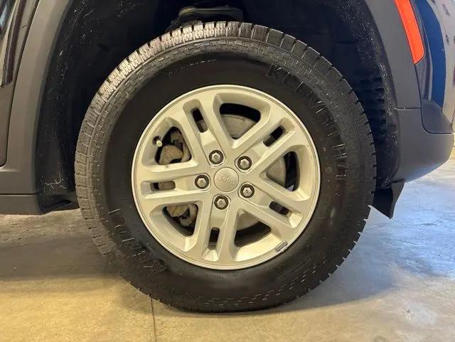 2023 Jeep Grand Cherokee Laredo 4x4