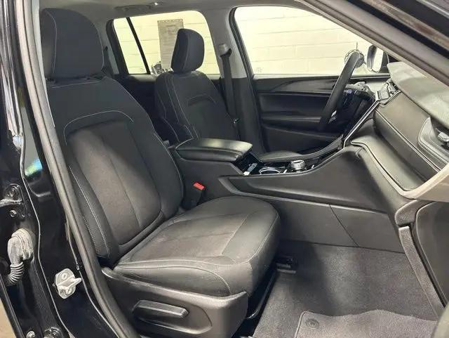 2023 Jeep Grand Cherokee Laredo 4x4