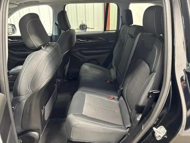 2023 Jeep Grand Cherokee Laredo 4x4