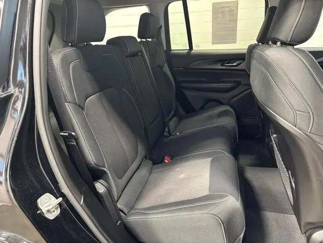 2023 Jeep Grand Cherokee Laredo 4x4