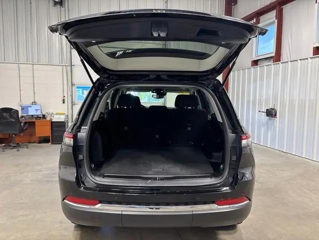 2023 Jeep Grand Cherokee Laredo 4x4