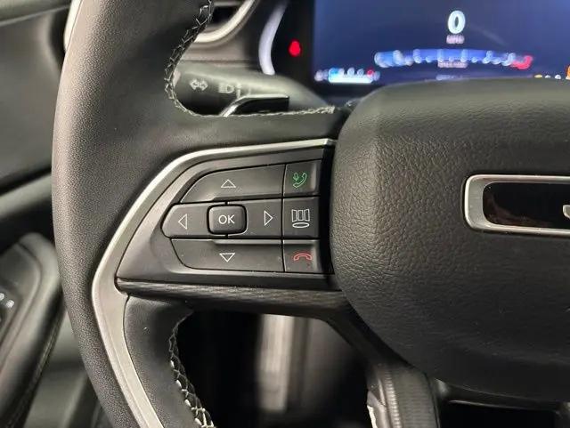 2023 Jeep Grand Cherokee Laredo 4x4