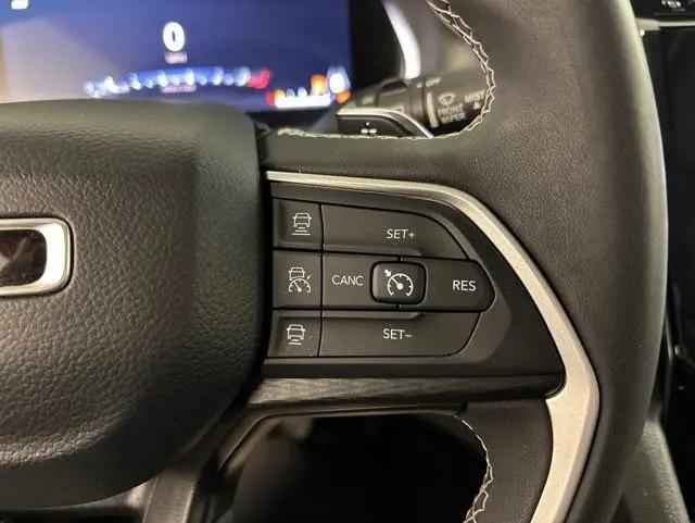 2023 Jeep Grand Cherokee Laredo 4x4