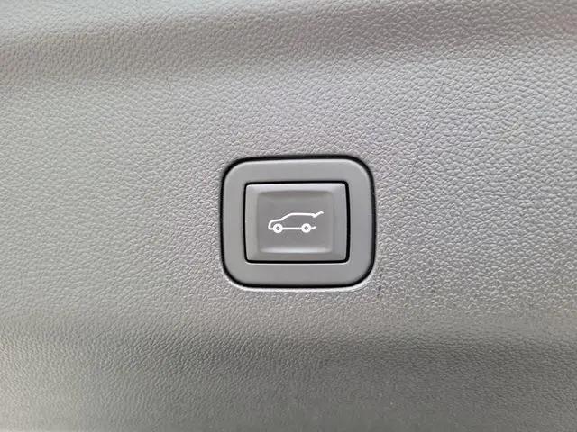 2025 Chevrolet Suburban 4WD Premier