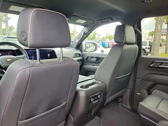 2025 Chevrolet Suburban 4WD Premier