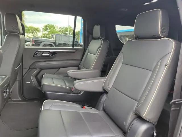 2025 Chevrolet Suburban 4WD Premier