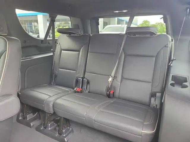 2025 Chevrolet Suburban 4WD Premier