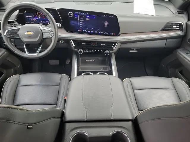 2025 Chevrolet Suburban 4WD Premier