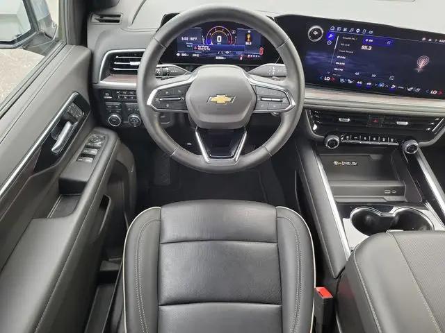 2025 Chevrolet Suburban 4WD Premier