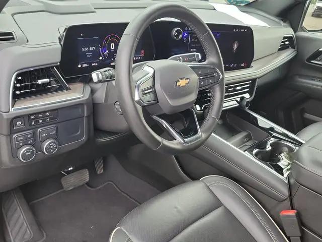 2025 Chevrolet Suburban 4WD Premier