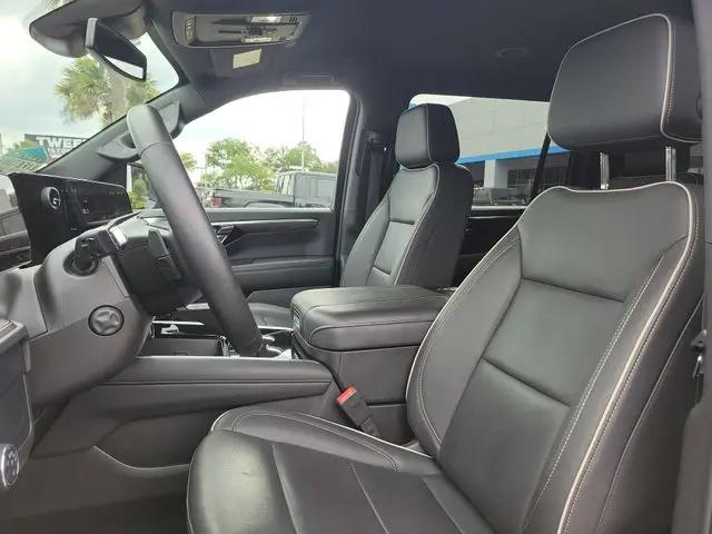 2025 Chevrolet Suburban 4WD Premier