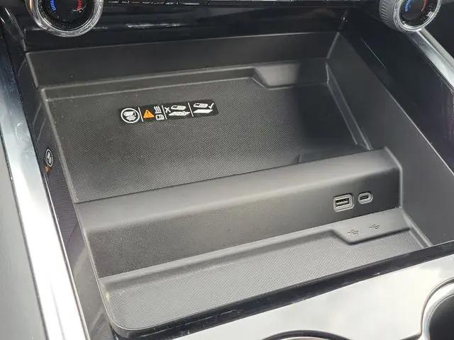 2025 Chevrolet Suburban 4WD Premier