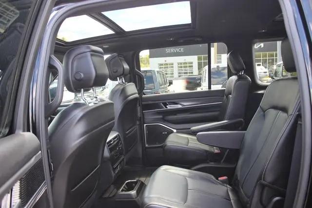 2023 Jeep Wagoneer Series II Carbide 4x4