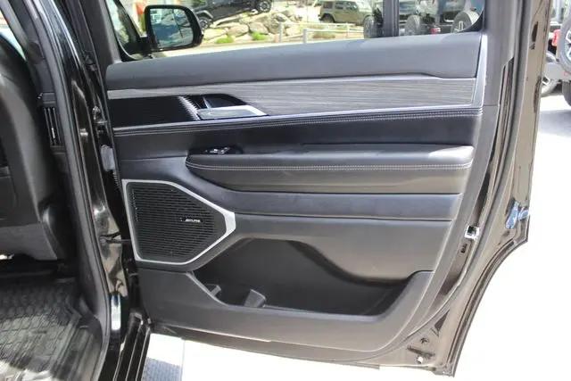 2023 Jeep Wagoneer Series II Carbide 4x4