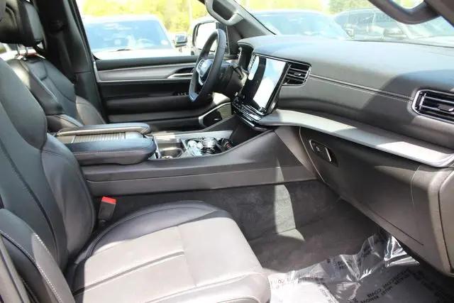 2023 Jeep Wagoneer Series II Carbide 4x4