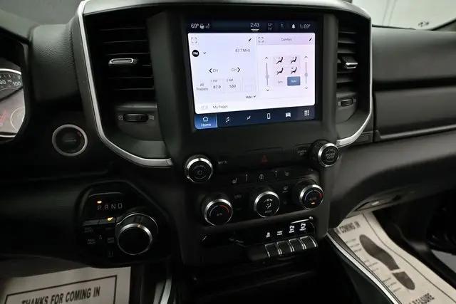 2022 Ram 1500 Big Horn Crew Cab 4x4 5'7" Box